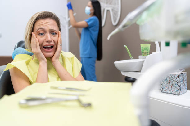 Best Emergency Tooth Extraction  in Flora, IL